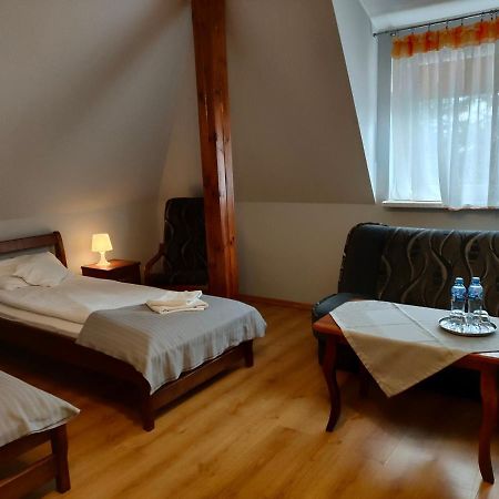 Dworek Zawadzkich Kruszyn  Buitenkant foto