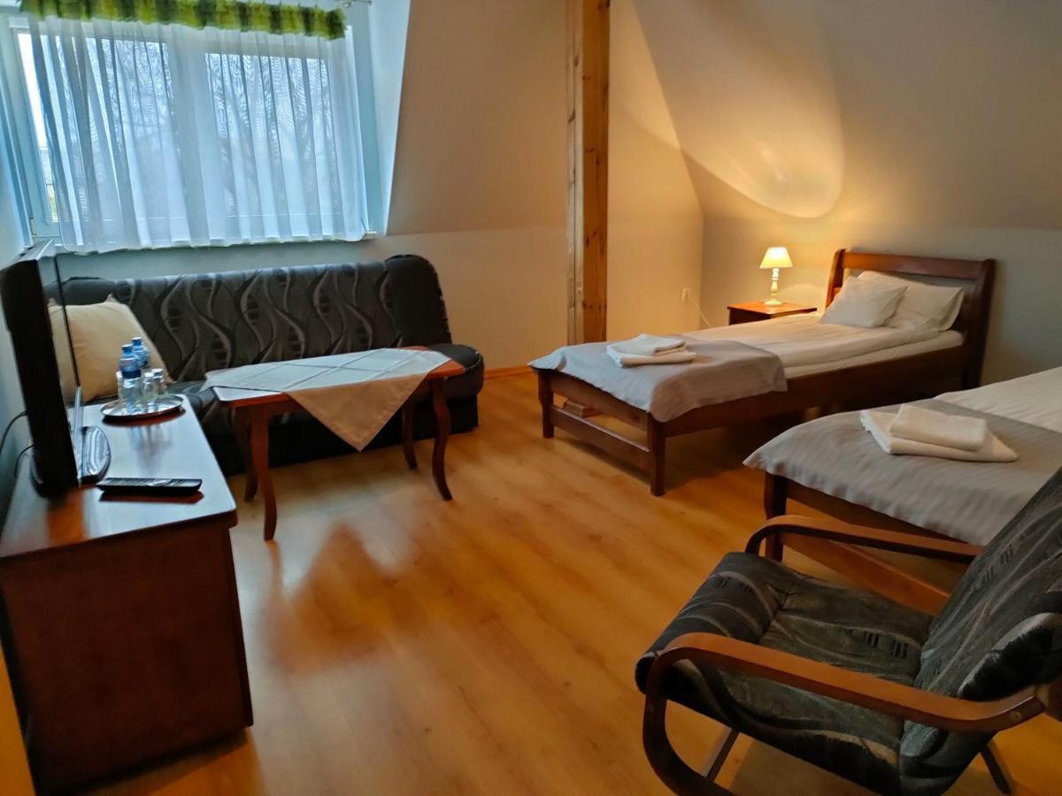 Dworek Zawadzkich Kruszyn  Buitenkant foto