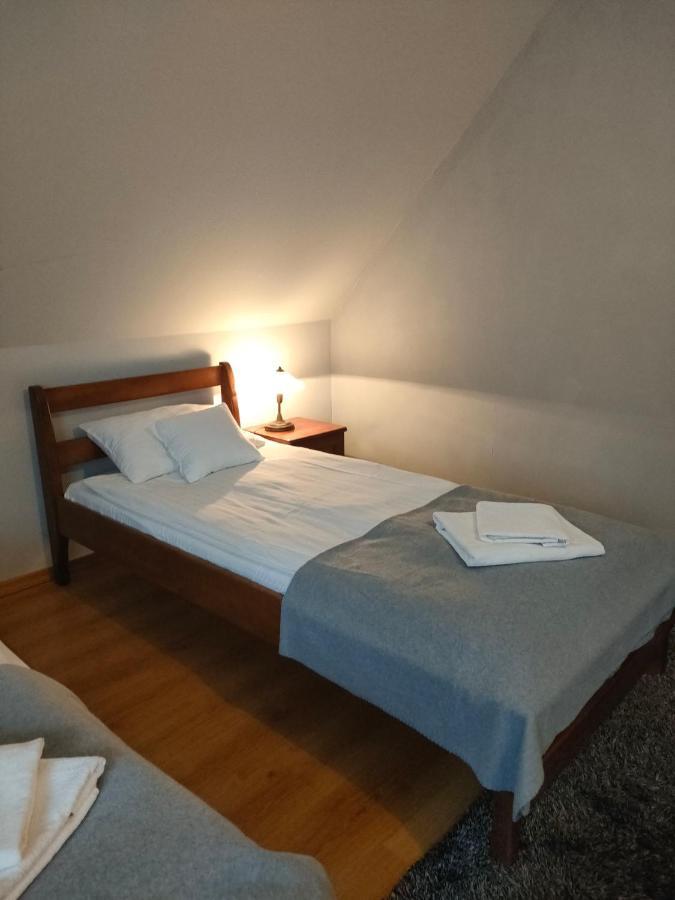 Dworek Zawadzkich Kruszyn  Buitenkant foto