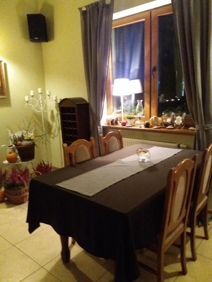 Dworek Zawadzkich Kruszyn  Buitenkant foto