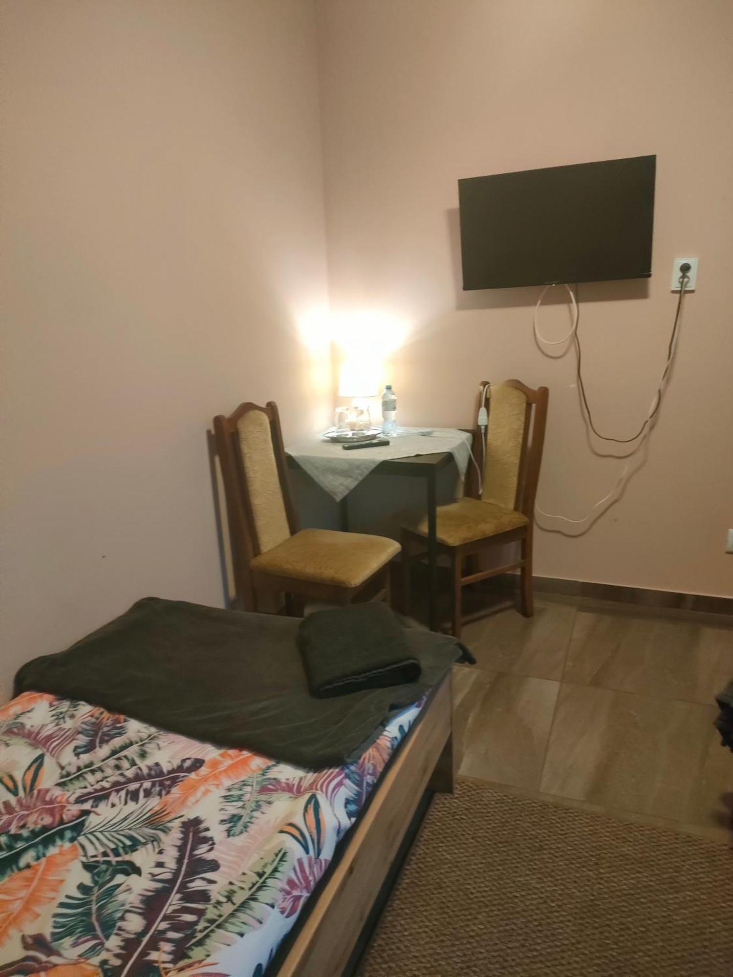 Dworek Zawadzkich Kruszyn  Kamer foto